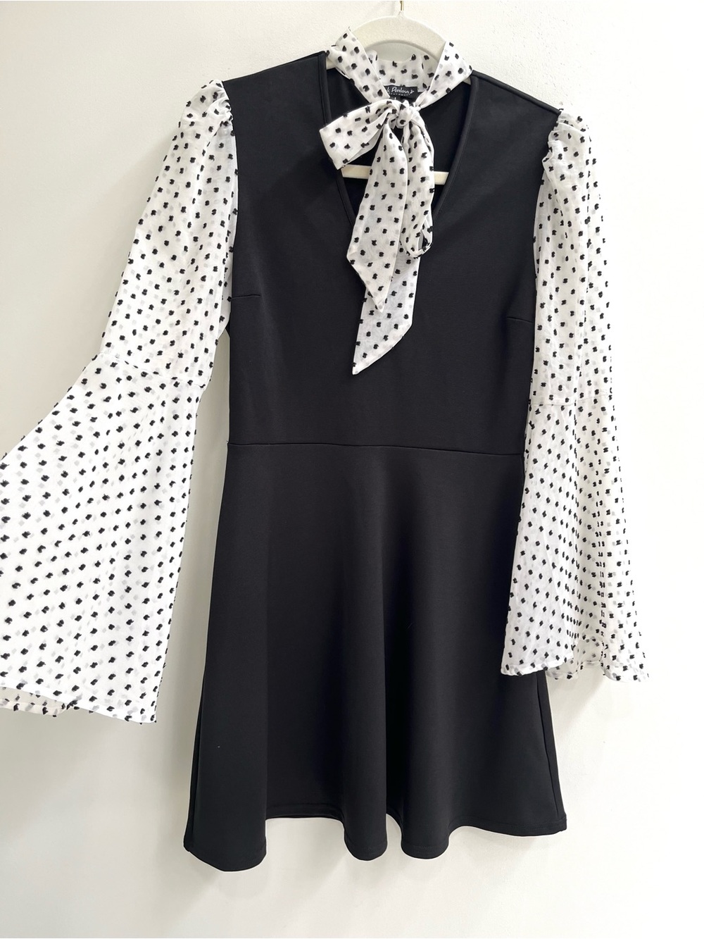 Smak Parlour Woven Self-Tie V-Neck Bell Sleeve Fit & Flare Dress Black White M
